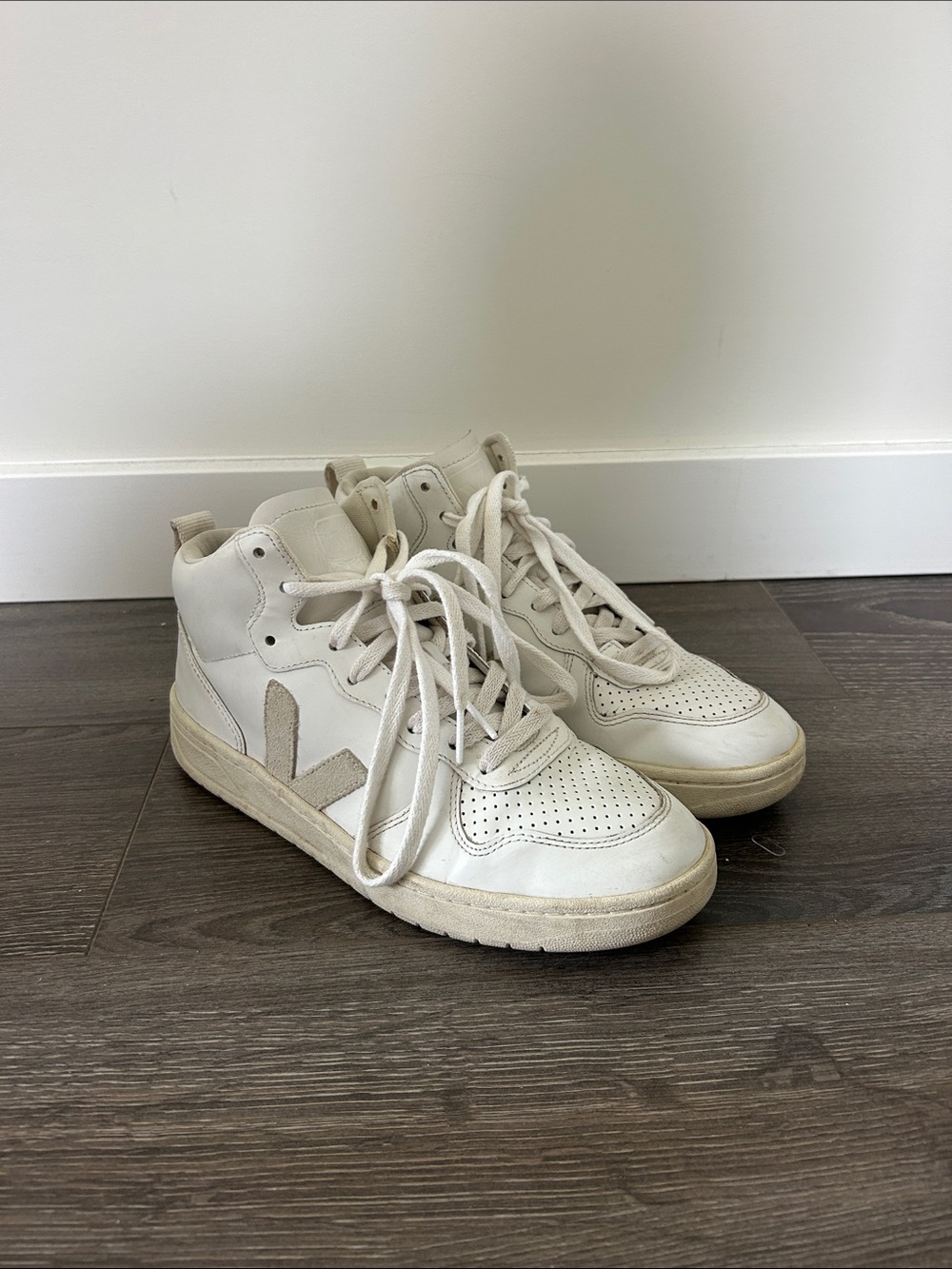 Veja V-15 Leather Sneaker